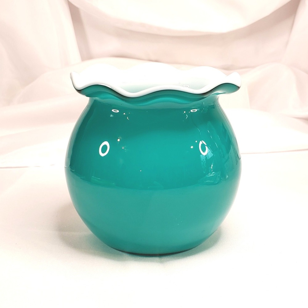 Gorgeous Design China 4" Ruffled Edge Glass Bowl Vase Turquoise & White Inside - Picture 2 of 10